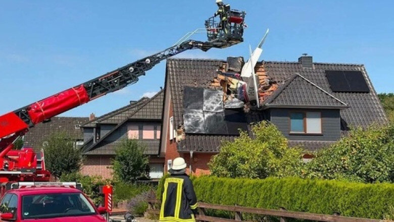 un avion s a prabusit peste acoperisul unei case din germania cei doi pasageri au murit pe loc 6a65f13216bb8