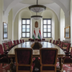 ungaria scandalul magyar orban ajunge la faza pe covoare franjuri rupti si o pata descoperite la bunurile istorice din karmelita 6a68c4e88c59a