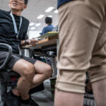 video caldura extrema in japonia angajatii guvernamentali au permisiunea sa vina in pantaloni scurti pentru a economisi aerul conditionat 9c1859de