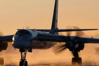 video imaginile din satelit confirma distrugerea unui bombardier rus tu 95 in urma unui atac ucrainean 6a5dddf708162