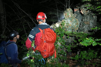video operatiune de 10 ore pentru salvarea a doi ucraineni epuizati bilantul salvamont maramures cinci misiuni in 24 de ore 6a65e318dccc5