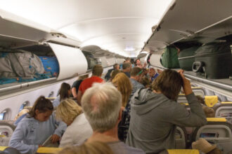 video se schimba regulile pentru cei care calatoresc cu avionul parlamentul european a aprobat noi drepturi pentru pasageri 6a5103308539d