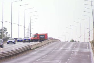video trafic reluat pe dn1 dupa restrictiile impuse din cauza riscului de prabusire a unui stalp pe pasarela ikea 6a455df5f249b