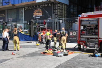 video un roman a murit si altul a fost ranit in incendiul izbucnit la o cladire din bruxelles anuntul mae 6a578cc5c7e93