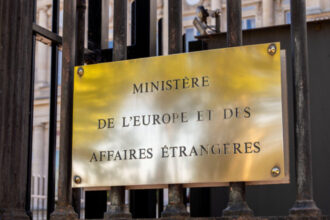 act de intimidare parisul expulzeaza doi diplomati iranieni dupa agresarea unor membri ai personalului ambasadei frantei la teheran 6a85596c60cf2