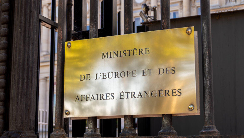 act de intimidare parisul expulzeaza doi diplomati iranieni dupa agresarea unor membri ai personalului ambasadei frantei la teheran 6a85596c60cf2