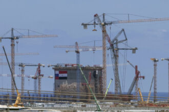 bauturi alcoolice pe santier compania rusa care construieste centrala nucleara de la paks acuzata de nereguli grave in egipt 6a82b66682861