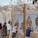 ceuta se pregateste pentru un nou val de migranti la granita au aparut tunuri cu apa si sarma ghimpata 6a8075dcab69a