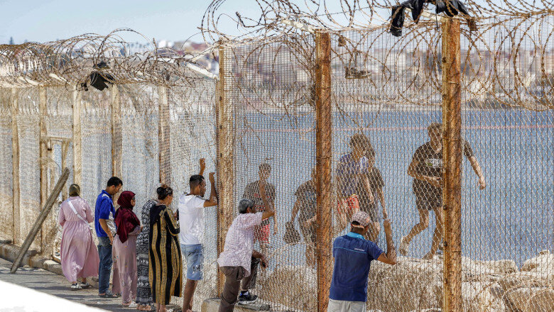 ceuta se pregateste pentru un nou val de migranti la granita au aparut tunuri cu apa si sarma ghimpata 6a8075dcab69a