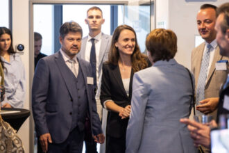 foto oana toiu anunta servicii consulare pentru romanii din hessa cand se deschide consulatul romaniei la frankfurt 6a8eda5524f04