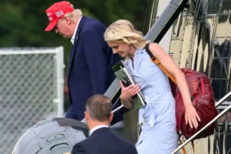 o ia pe urmele lui bill clinton cine este blonda de care donald trump a ajuns sa fie nedespartit 6a85525cde0f7