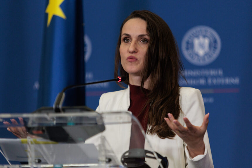 oana toiu in vizita la consulatul general din bonn vrem sa rezolvam cat mai multe cereri am trimis o misiune de sprijin de la bucuresti 6a8dd861f0bda