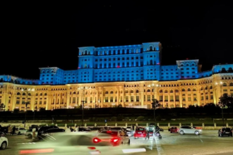 palatul parlamentului va fi iluminat in culorile ucrainei romania marcheaza ziua independentei ucrainei 0b18cccb