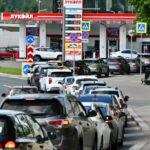 rusii care se plang de lipsa combustibilului in benzinarii au inceput sa fie arestati sau amendati 6a845c7e1e72f