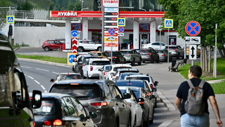 rusii care se plang de lipsa combustibilului in benzinarii au inceput sa fie arestati sau amendati 6a845c7e1e72f