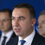 sa iasa din palatul victoria bogdan ivan il provoaca pe bolojan sa mearga in fabrici 6a8188027d2e4