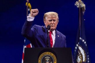 strangere de fonduri pentru asasinarea lui donald trump la un post de televiziune cati bani a strans realizatoarea emisiunii 6a859af210fd8
