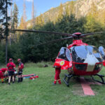 video accident grav in masivul ceahlau un turist a cazut in gol 30 de metri a fost chemat elicopterul smurd 6a8aadac7a84f