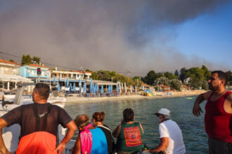 video incendiu de amploare in halkidiki in zona unde sute de mii de romani merg in vacanta mesajul consulatului de la salonic 6a7e357ccd6b8