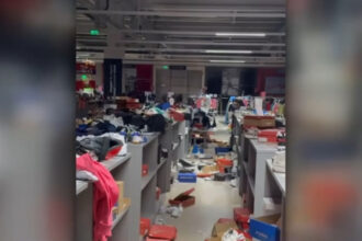 video magazinul unui brand care pleaca din romania devastat dupa ce a anuntat reduceri de 50 pare ca a fost vizitat de o tornada 6a84a2a28d686