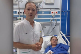 video o femeie a fost muscata de doua ori de un sarpe dragalas frumusel pe care a vrut sa l salveze a ajuns apoi la spital 6a89da93ce6e6