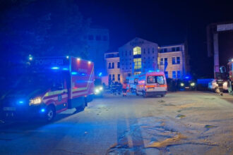 video trei pacienti intoxicati cu fum la arad dupa un incendiu pornit de la ziare aprinse intr un centru medical 6a8a918d41e0f