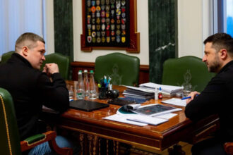 zelenski dezvaluie ce propunere i a facut fostul ministru al apararii pe fondul conflictului cu seful armatei 6a8af3c4bb427