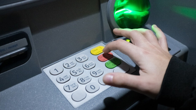 credite contractate in numele victimelor si bani transferati catre infractori peste 170 de cazuri de frauda bancara anuntate de csalb 6aa1331d3adce